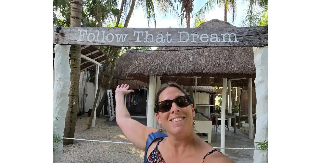 Hola Bliss Travel - Lorraine Black